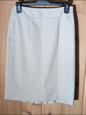 White House Black Market Cream Pencil Skirt